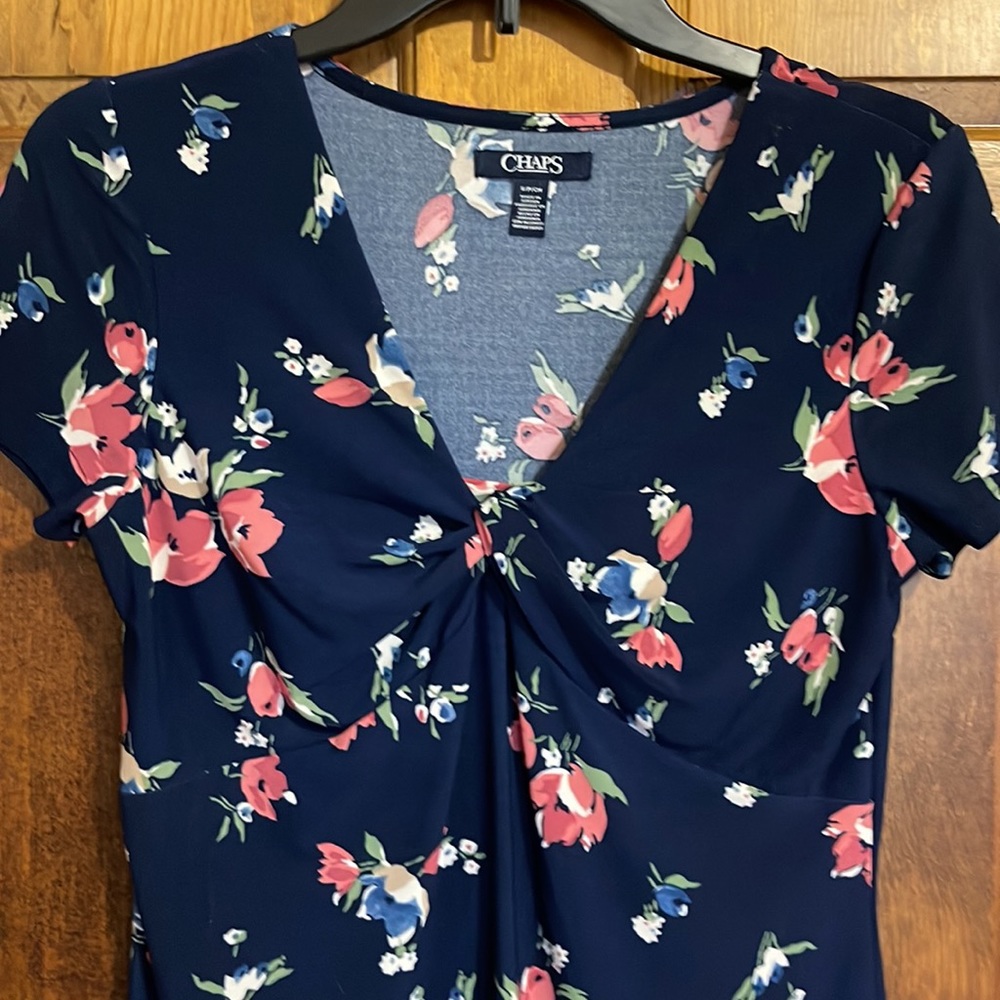 Chaps classic navy and flowers shirt with cap sleeves. - Picture 4 of 4